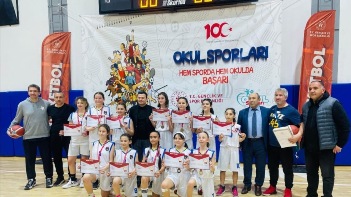 Okulumuz Küçük kızlar Basketbol Takımı Anadolu Şampiyonasında!!! 